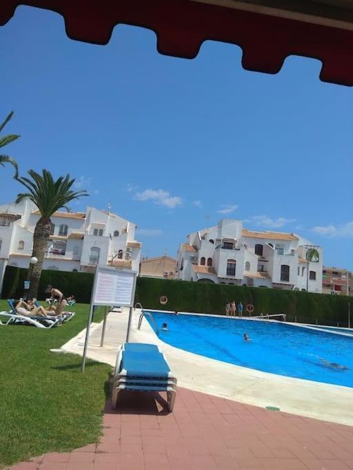 Alex Bungalow Apartment Torrevieja Bagian luar foto