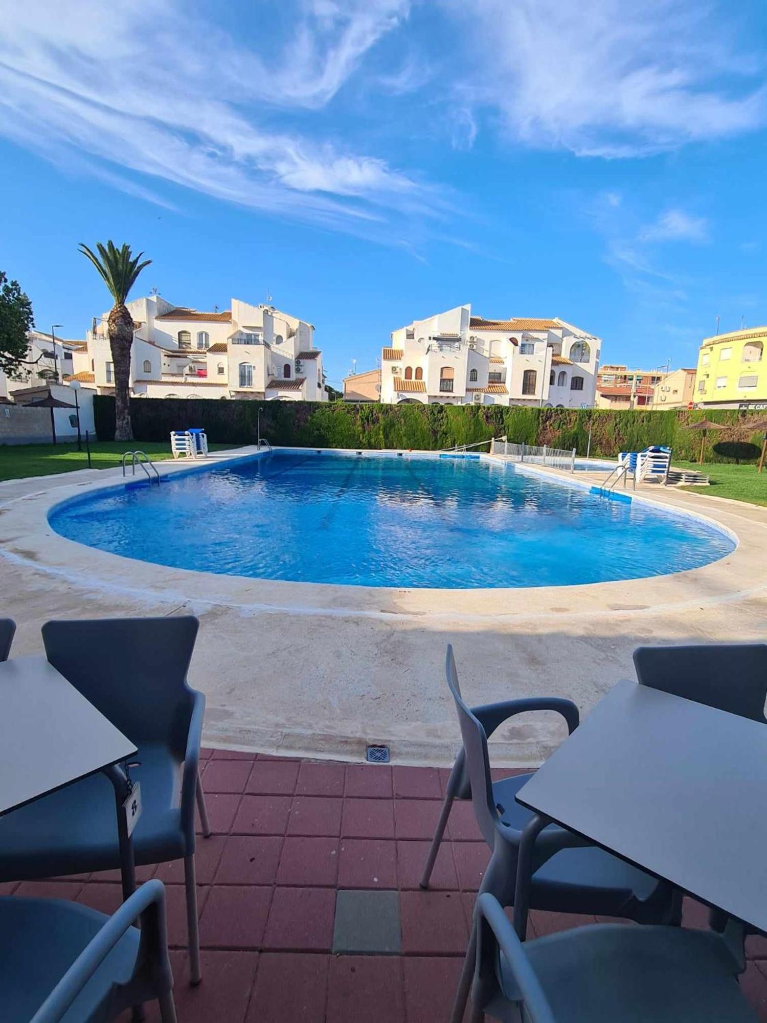Alex Bungalow Apartment Torrevieja Bagian luar foto